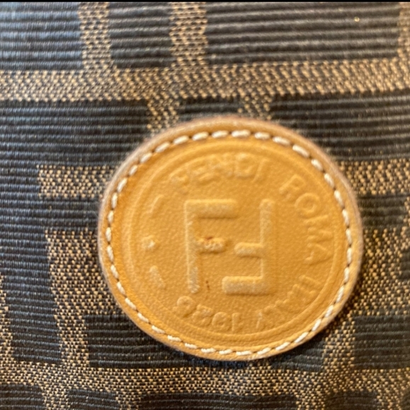 🦋 VINTAGE FENDI HANDBAG - Picture 3 of 10